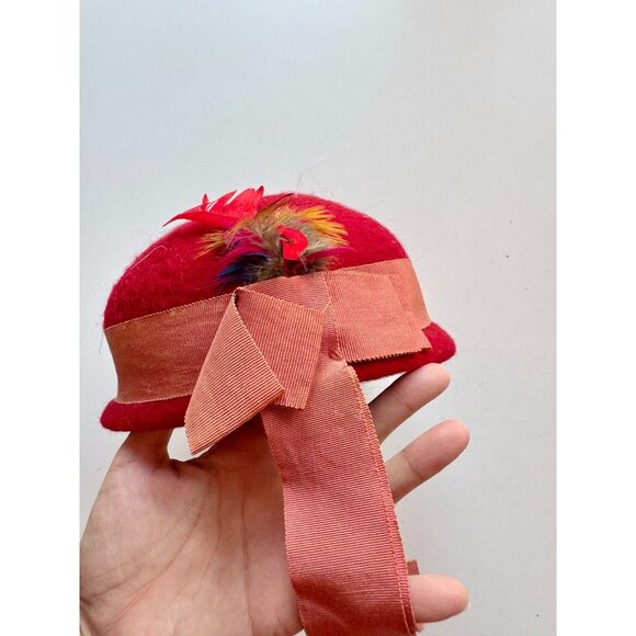 Vintage Red Wool Felt Pink Grosgrain Ribbon Feather Capulet Hat - Picture 9 of 16